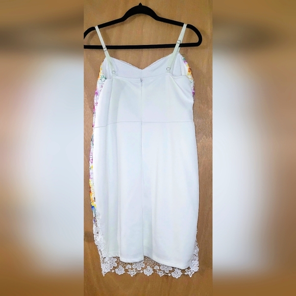 VENUS White Floral Lace Mini/Bodycon Dress • XL • LIKE NEW - Picture 2 of 2